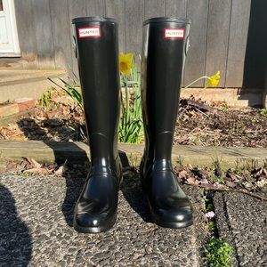 NWOT Hunter original tall gloss black 9